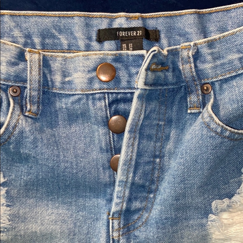 FOREVER 21 RIPPED DENIM SHORTS SIZE 27 - Picture 4 of 4